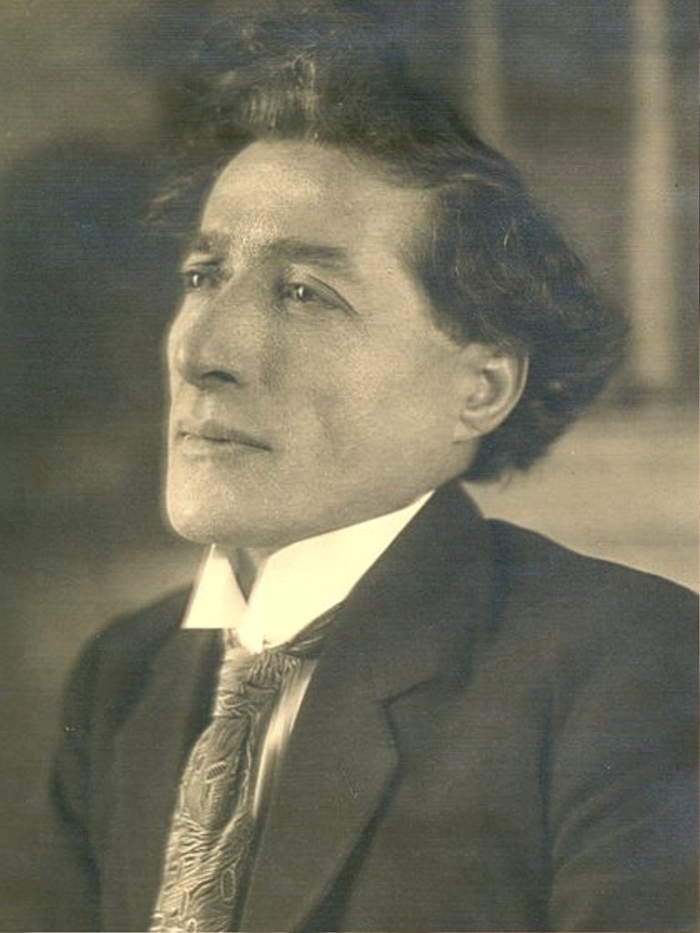A photograph of Suni