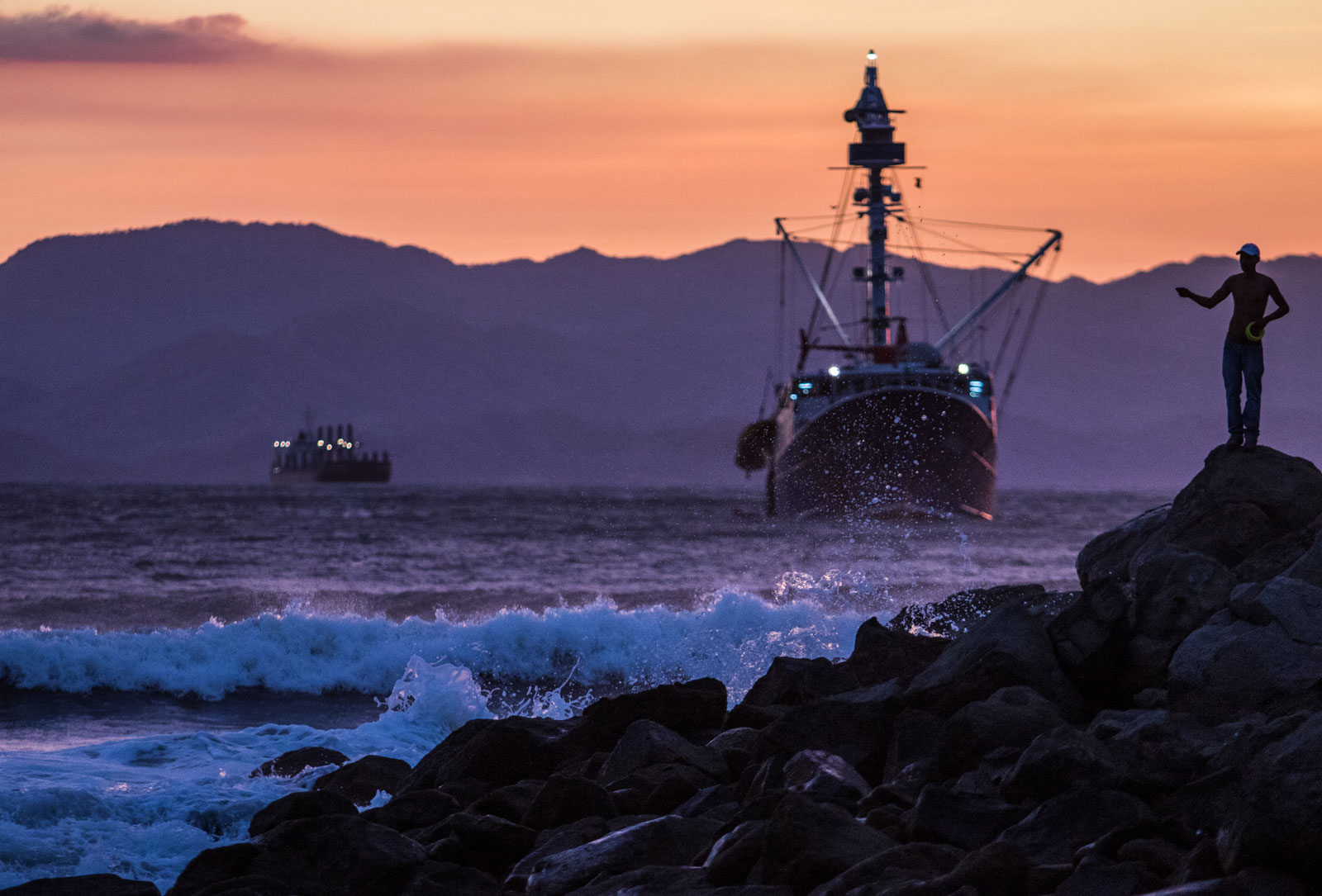 purse-seiner-costa-rica-drugs-fish.jpg