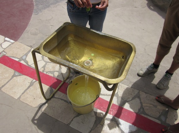 EcuadorEquatorTubBIG.jpg