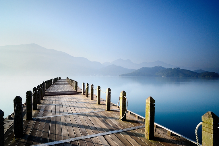 Sun-moon-lake-dock.jpg