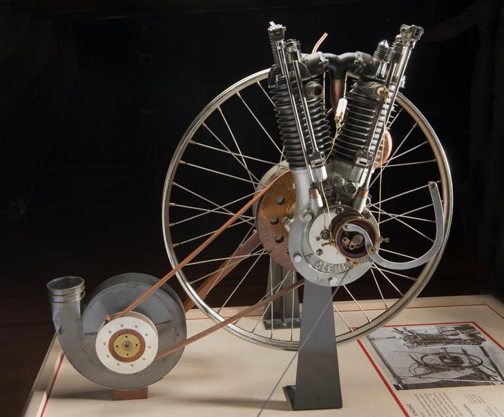 Clement V-2 engine 1.jpg