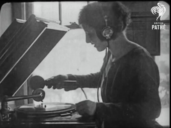 Transmitting the sound of a phonograph