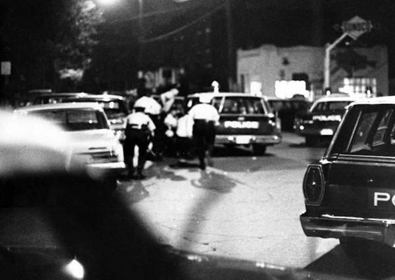 Officers_take_cover_Lakeview__Euclid-wr.jpg