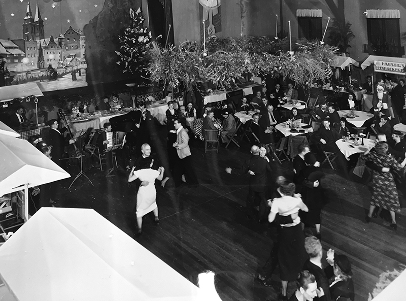 23-Christmas-Ball-at-Deustches-Haus-NACropped_grey_adj.jpg