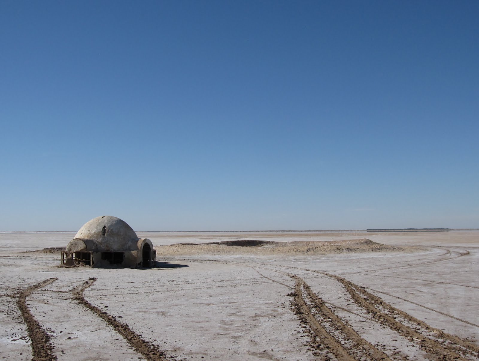 Chott_el_Djerid_-_Lars_homestead.jpg