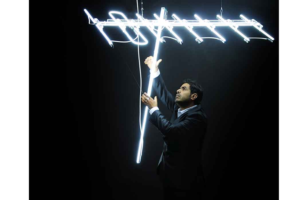 Antenna, Ahmed Mater
