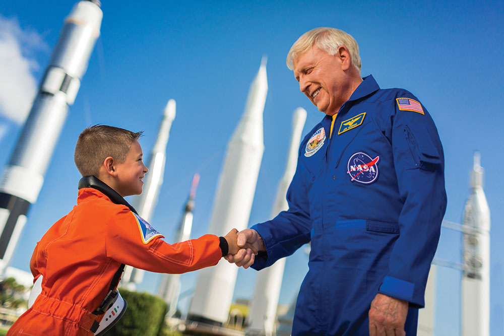 13_astronaut_handshake_cam9350edit12_cmyk_resize.jpg
