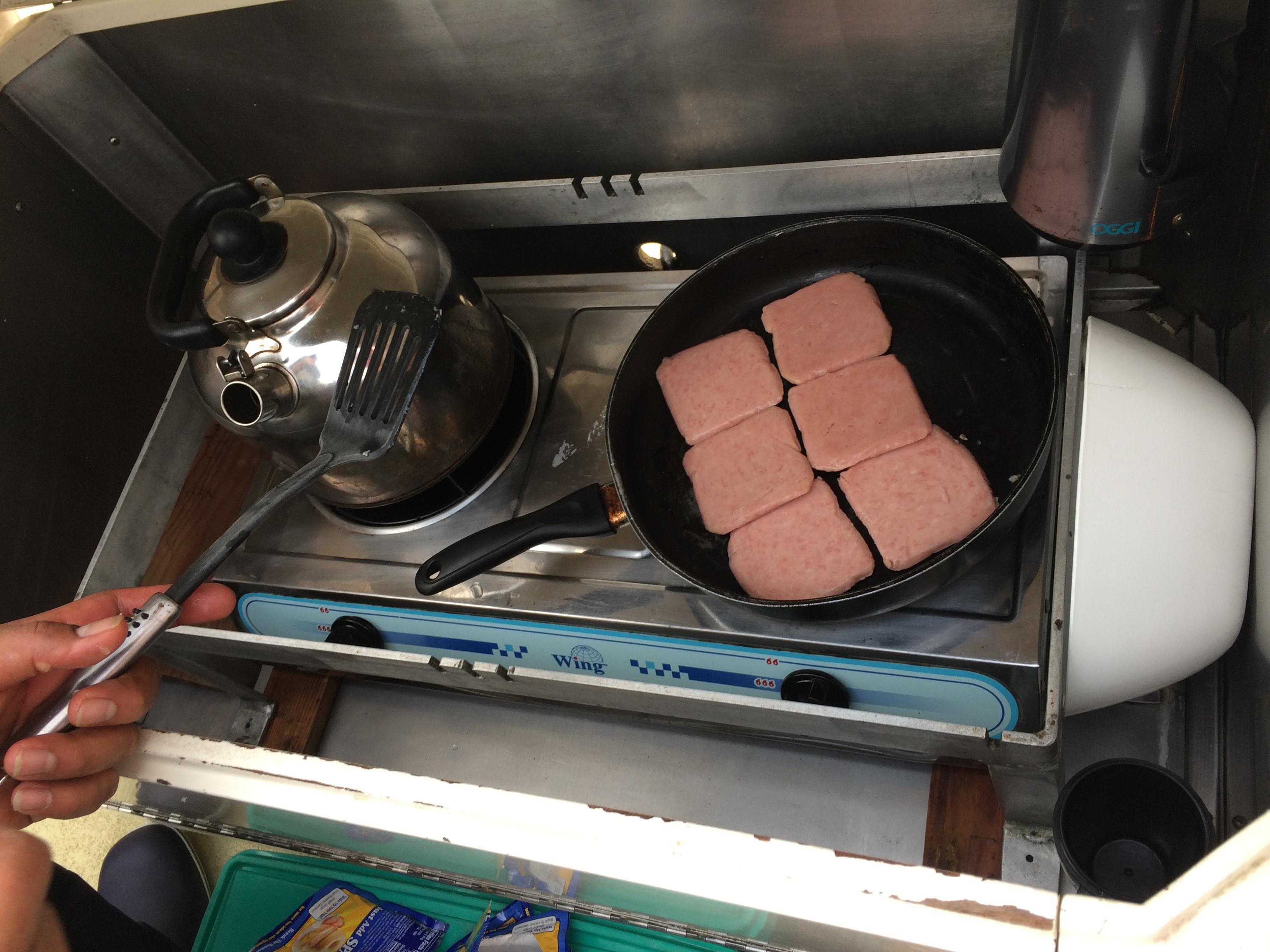 Stove and spam on Hokulea